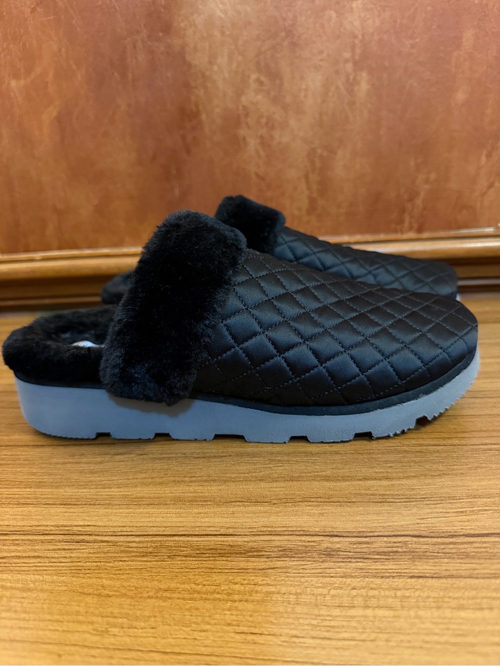 Vionic Promise Womens Size 11 Slippers Black Quilted Satin Orthotic Mules EUC